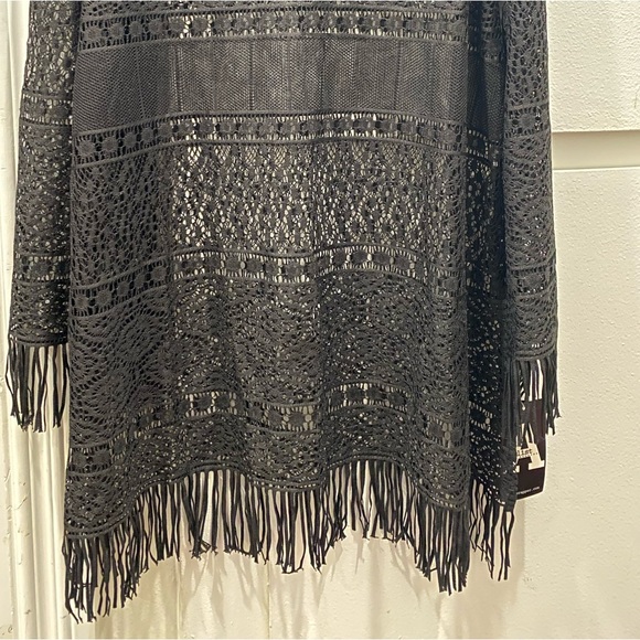 Women’s Woven Top - Picture 8 of 8